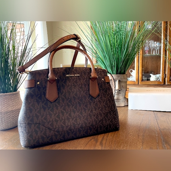 Michael Kors Handbags - $398 Michael Kors LYNN LG EW SATCHEL Designer Bag MK Handbag NWT